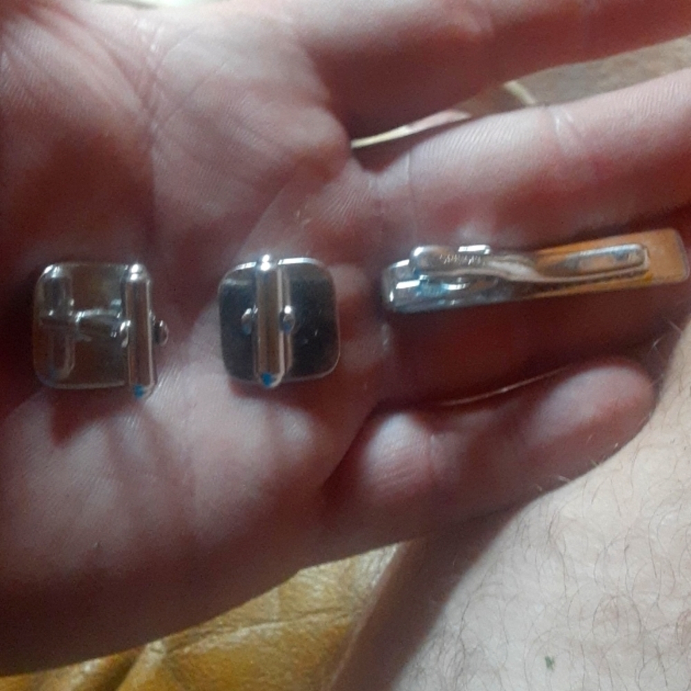 Silver Tone And Blue Cufflinks and Tie Clip Set - Picture 5 of 5